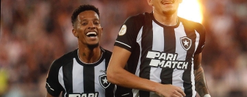 Παίζουμε μπαλίτσα με τους Λατίνους.....